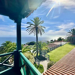 https://villa-media-luna-con-vistas-a-la-palma-by-alterhome.in-canary-islands.com
